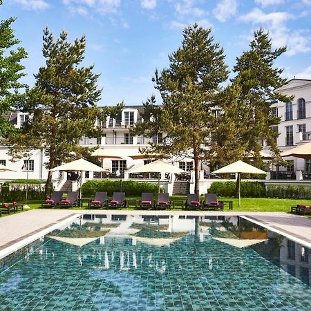 Strandhotel Цингст Зручності фото The swimming pool at the Hotel
