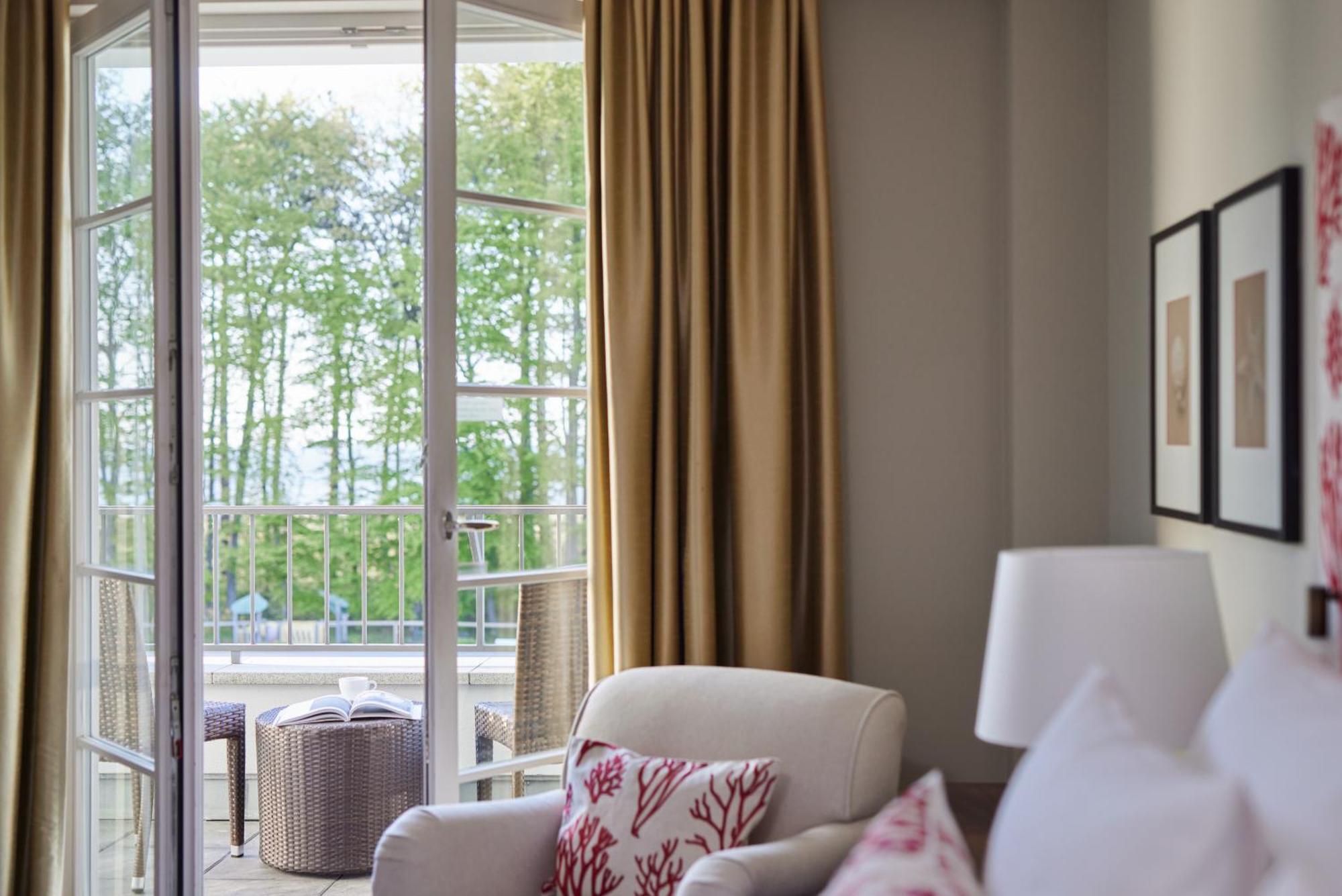 Strandhotel Цингст Екстер'єр фото A curtain