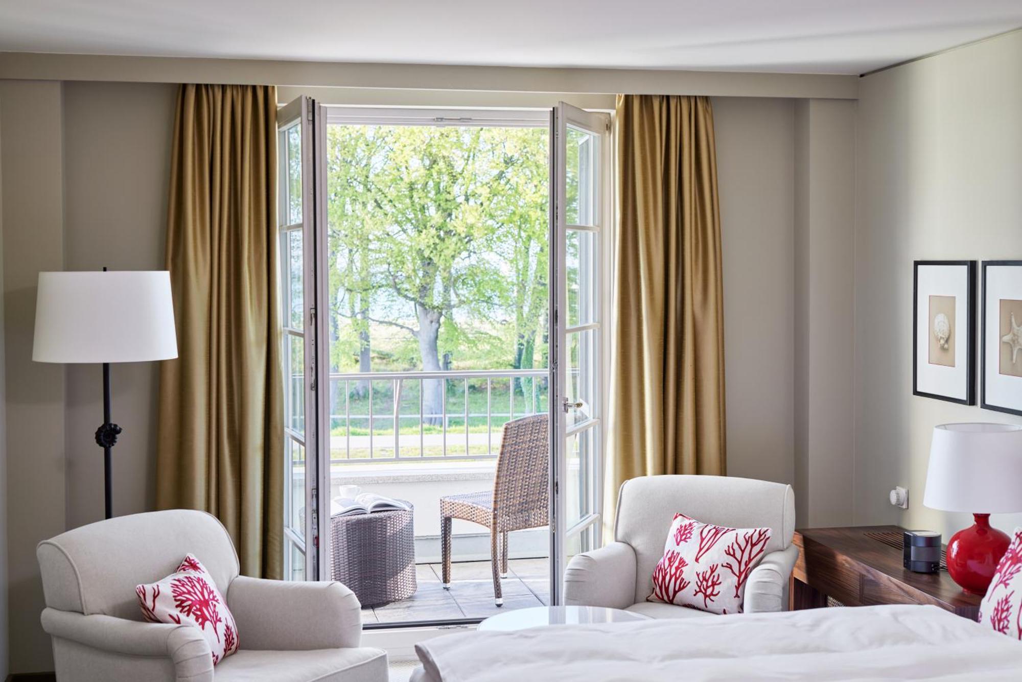 Strandhotel Цингст Екстер'єр фото A guest room at The Ivy Hotel